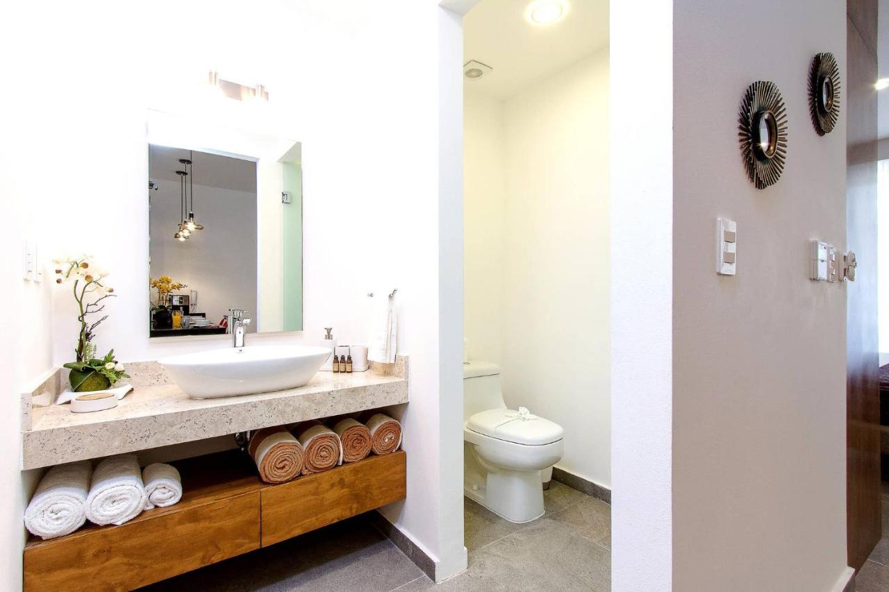 Apartment Charming, Huge & Bright On The New 5th Avenue, 3 Blocks From The Beach! *
