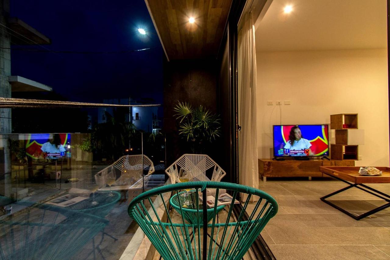 Apartment Charming, Huge & Bright On The New 5th Avenue, 3 Blocks From The Beach!