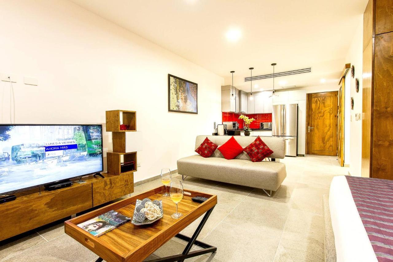 Charming, Huge & Bright On The New 5th Avenue, 3 Blocks From The Beach! *